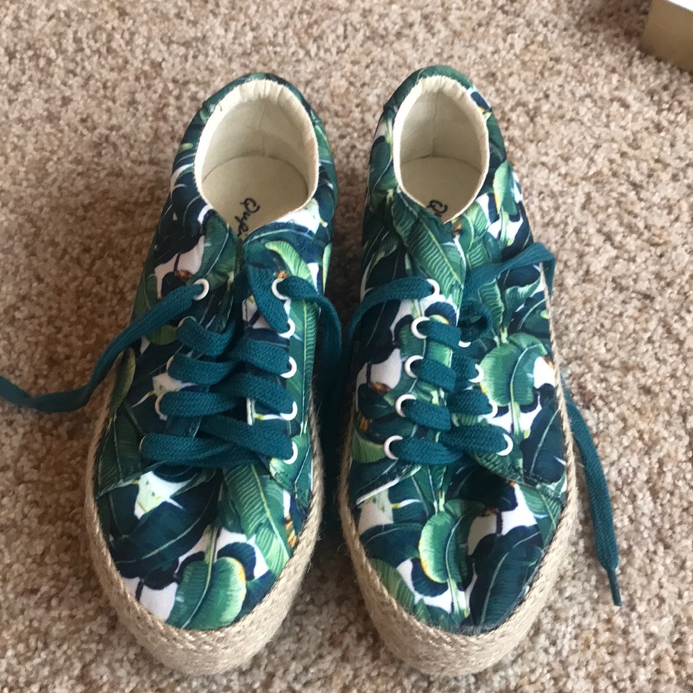 Qupid palm tree tennis shoes
